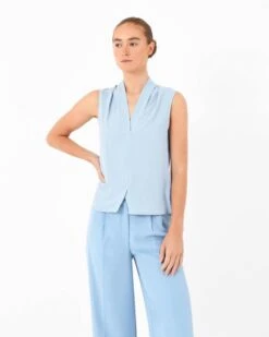 Alivia 2 V-Neck Top -Hard With Style 22t810sbl 3 9696 cm